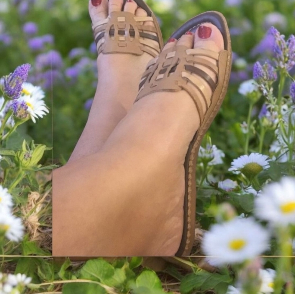 Montego Bay club  slide leather sandals size 7.5 brown beige flats nice …